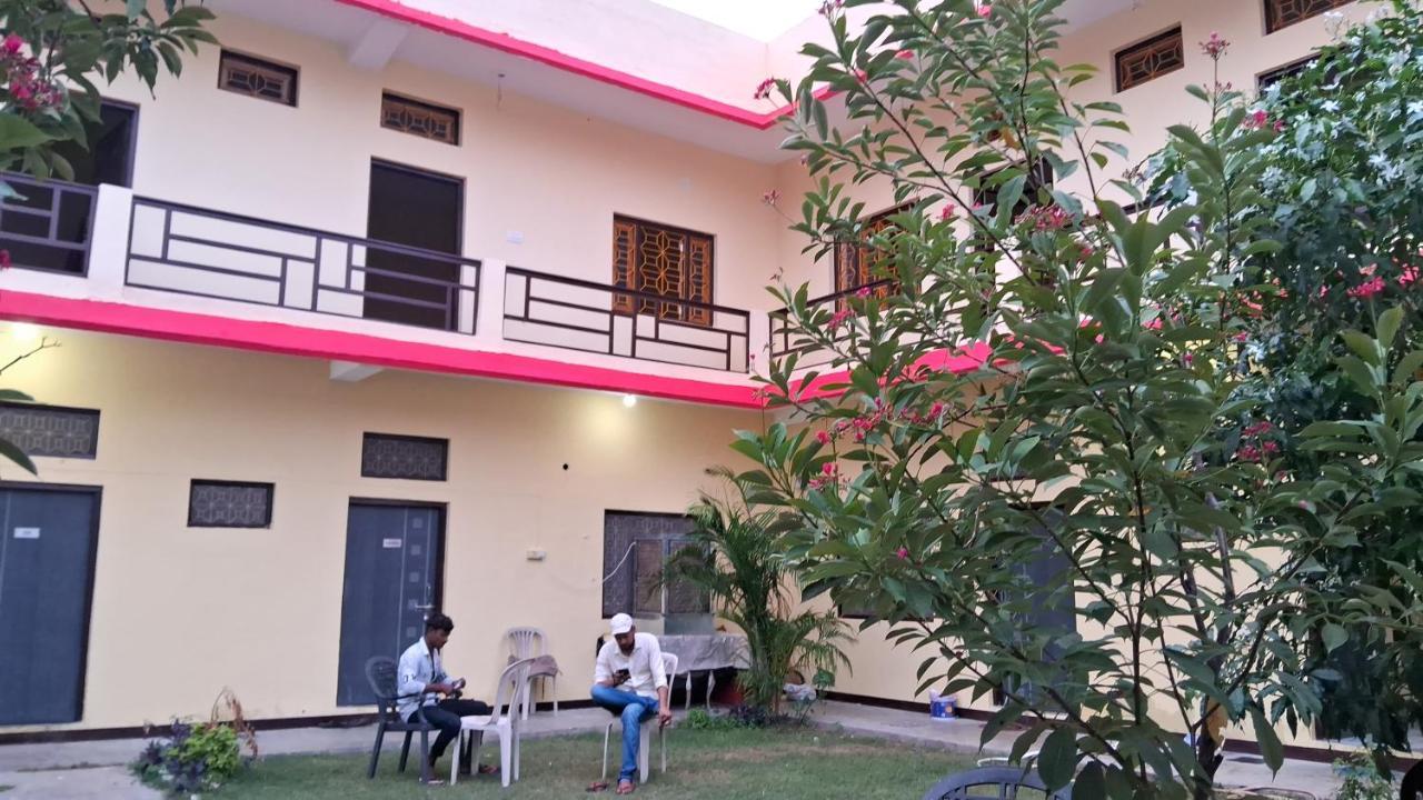 Blue Sky Homestay Khajurāho Exteriör bild