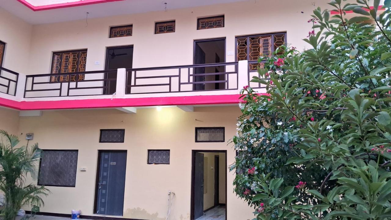 Blue Sky Homestay Khajurāho Exteriör bild